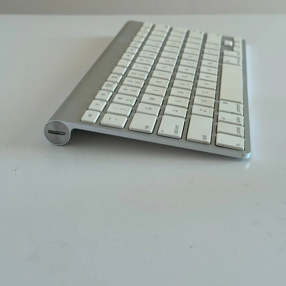 Genuine Apple Wireless Magic Keyboard Bluetooth A1314
